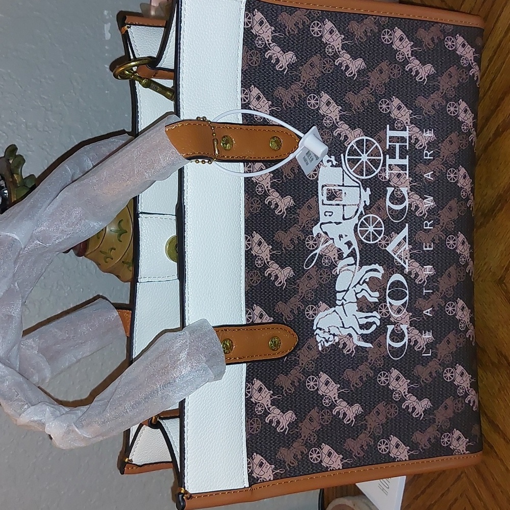 Beautiful Like New Coach Field Tote